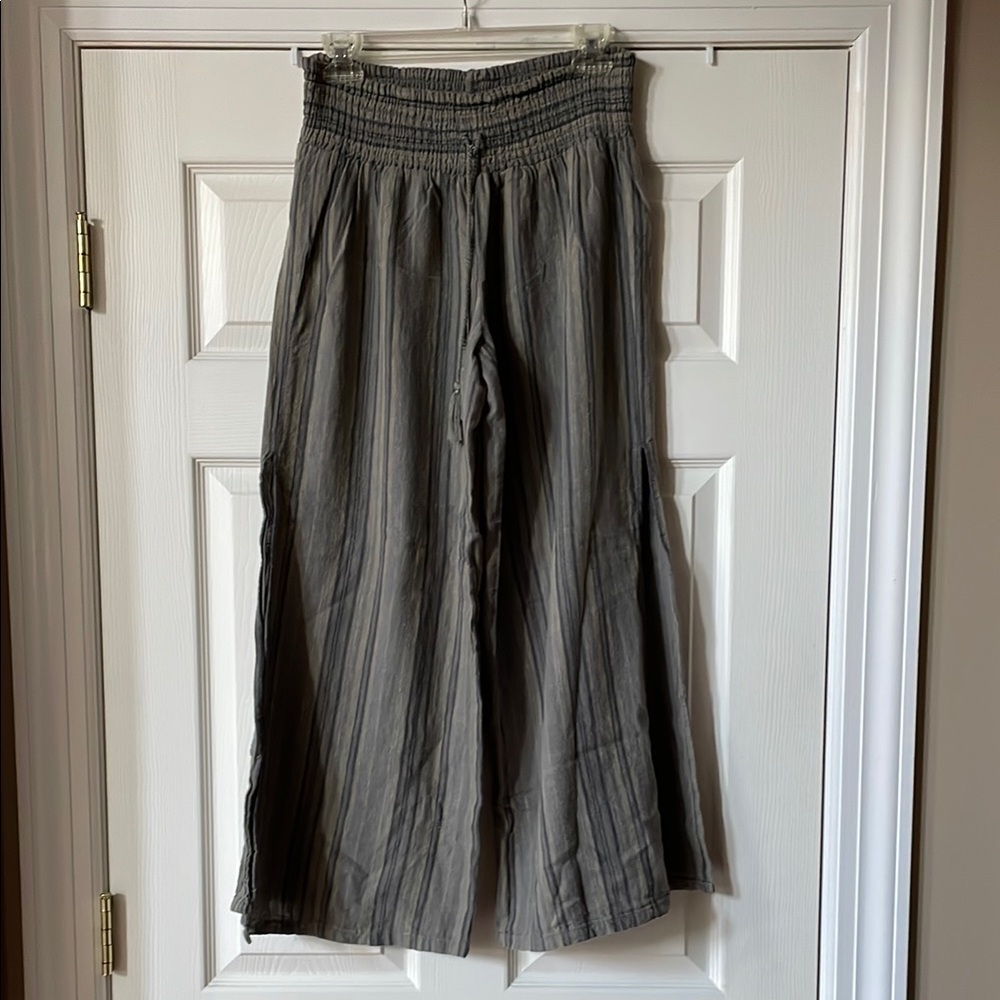 Vanilla Star Textured Knit in Gray and Cream